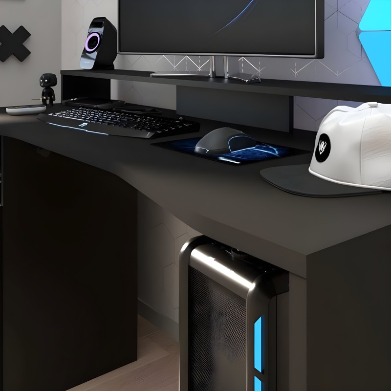 Escritorio gaming negro con superficie amplia y base con nicho inferior iluminado en ambiente de trabajo