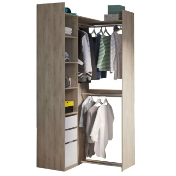 Armario abierto en madera gris con doble barra colgante y estantes laterales con ropa y accesorios