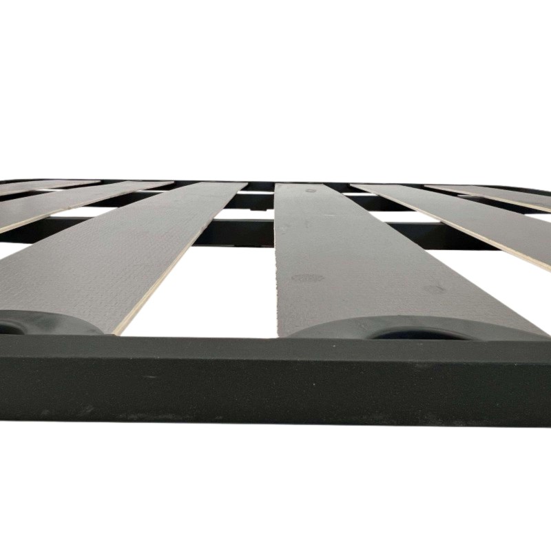 Base de cama con estructura de tablillas gris y negro vista desde ángulo frontal