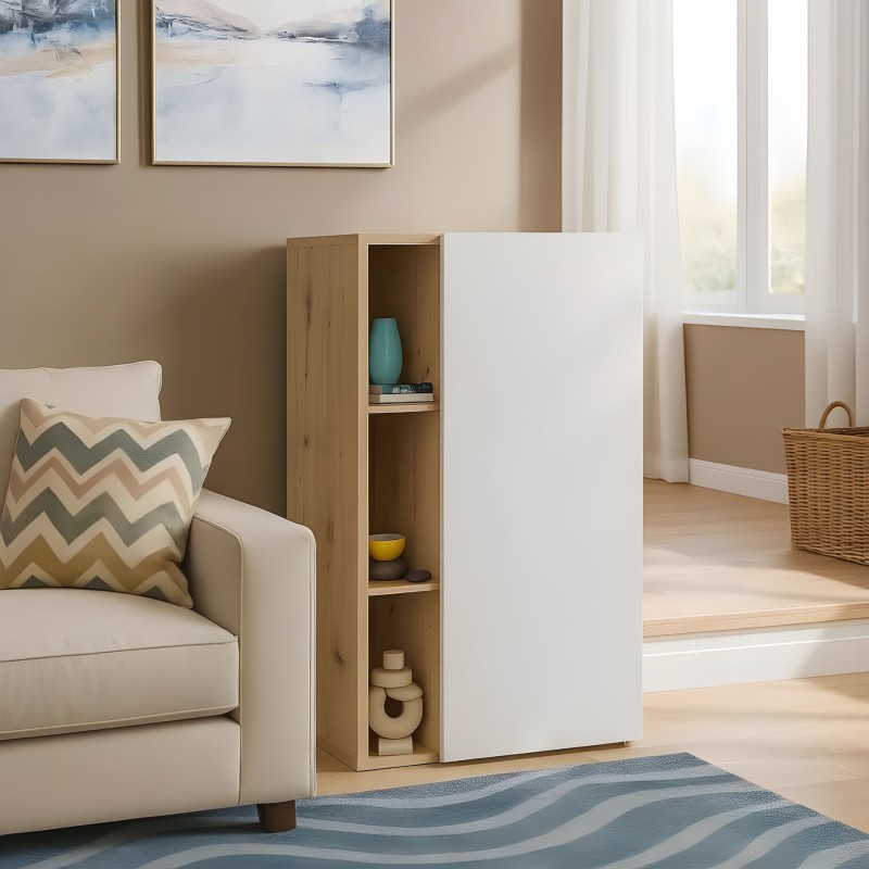 Mueble estantería de madera clara con puerta blanca y estantes abiertos en ambiente de sala de estar junto a sofá beige