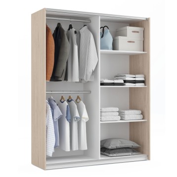 Armario modular de madera clara con dos secciones de ropa colgada y estantes con ropa doblada y accesorios