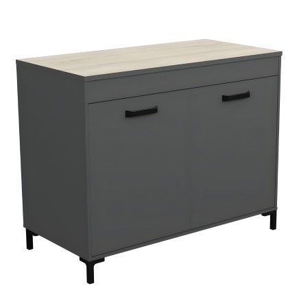 Mueble auxiliar gris con tapa de madera clara y dos puertas de almacenamiento con tiradores negros