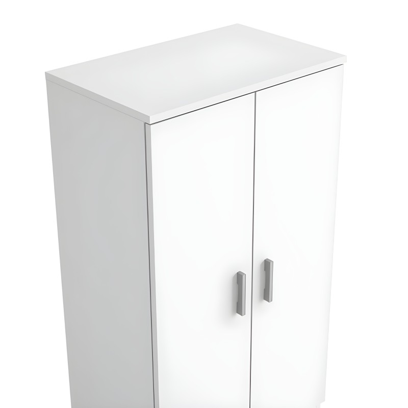 Armario blanco de dos puertas con tirador metálico y tapa superior acabado mate vista frontal