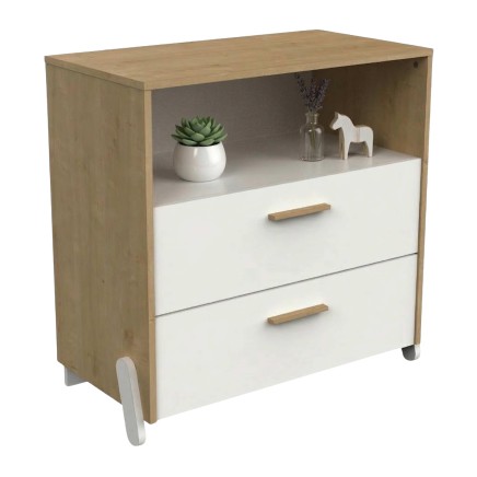 Cómoda infantil madera natural y blanco con dos cajones y estante abierto superior con ruedas