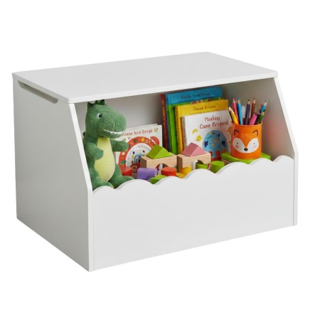 Baúl de almacenamiento blanco con tapa y ruedas lleno de juguetes y libros infantiles