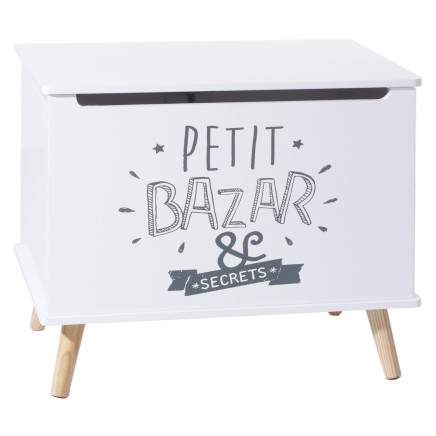 Baúl infantil blanco con patas de madera y diseño "Petit Bazar y Secrets" en gris