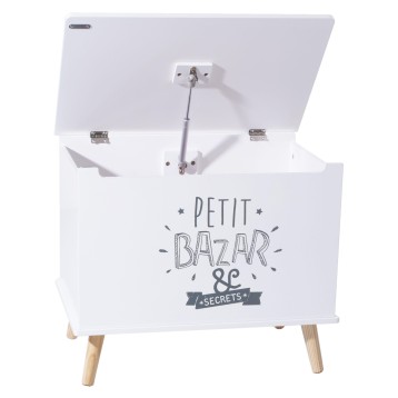Baúl infantil blanco con tapa abatible y patas de madera y texto decorativo Petit Bazar & Secrets
