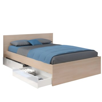 Cama con estructura madera clara y cabecera beige con cajón de almacenamiento blanco y ropa de cama azul y gris