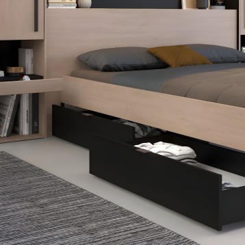 Cama con cabecero de madera clara y cajón de almacenamiento negro integrado en la base