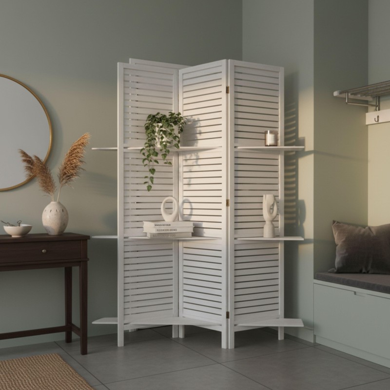 Biombo plegable de tres paneles en blanco con lamas horizontales y estantes integrados en ambiente de sala