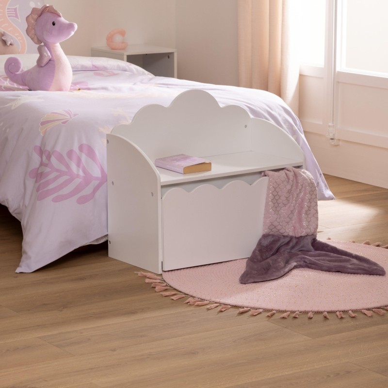 Baúl infantil blanco con forma de nube y compartimento de almacenaje en dormitorio infantil