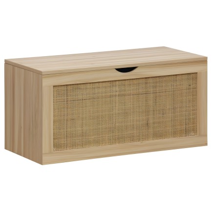 Baúl de madera clara con panel de rejilla y tapa abatible con tirador integrado