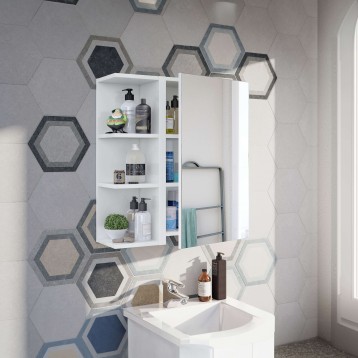 Mueble auxiliar blanco de baño con espejo y estantes abiertos instalado sobre lavamanos en ambiente con azulejos hexagonales