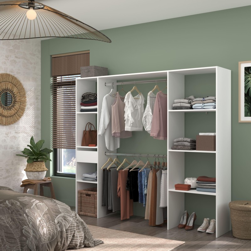 Armario vestidor blanco modular con barras para colgar ropa y estantes abiertos en dormitorio con paredes verde salvia