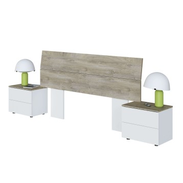 Cama matrimonial con cabecero de madera clara y mesitas blancas con lámparas verdes vista frontal de ambiente