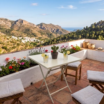 mesa exterior cuadrada beige 3