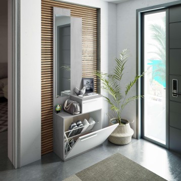 Mueble recibidor blanco con espejo integrado y paneles de madera natural en ambiente de entrada moderna