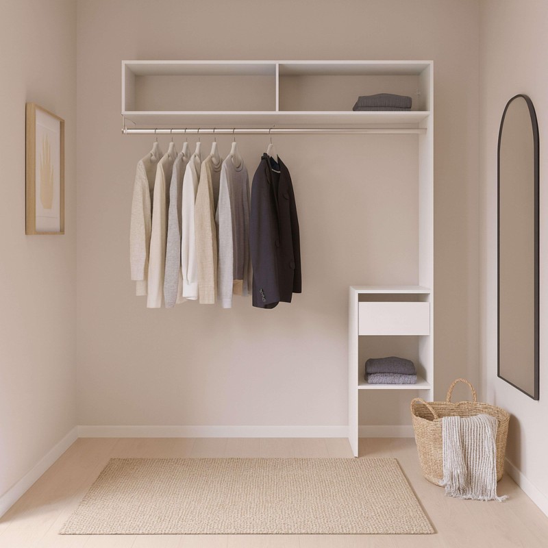 Armario empotrado blanco con estantes y barra para colgar ropa en ambiente de dormitorio