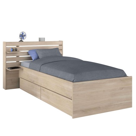 Cama individual en madera clara con cabecero con estantes y cajones de almacenamiento