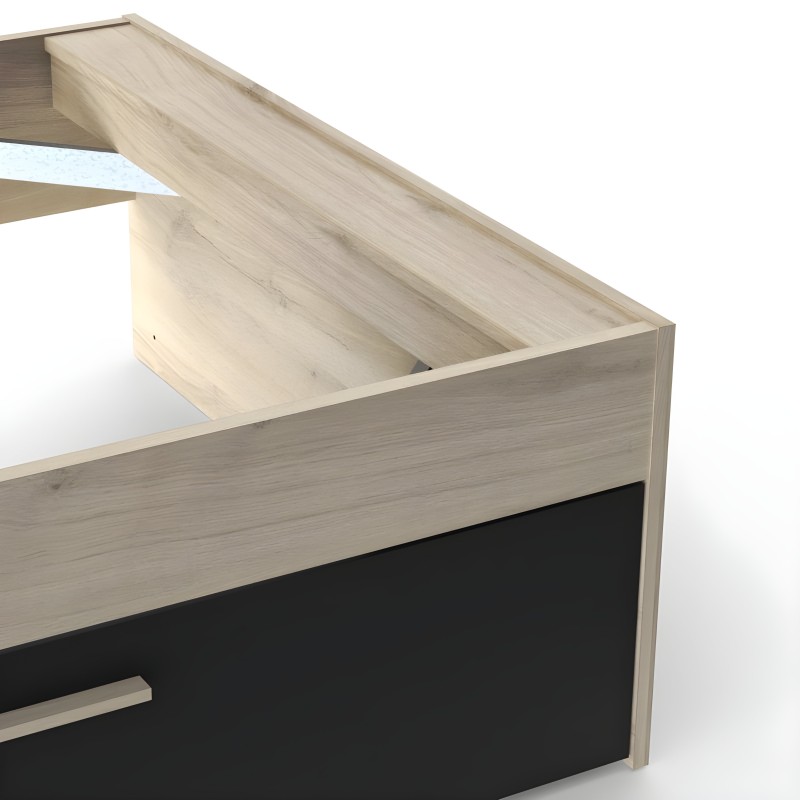 Cama con estructura de madera clara y panel frontal negro vista en detalle del somier y laterales