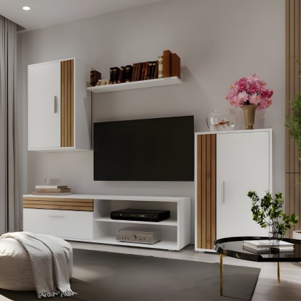Mueble TV blanco con detalles en madera y estantes abiertos en ambiente de salón moderno