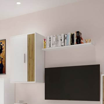 Estantería flotante blanca con libros y accesorios dorados en salón moderno con televisor