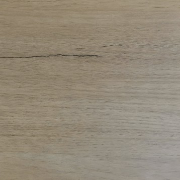 Detalle de tablero de madera clara con veta natural y acabado mate