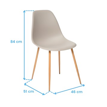 Silla de comedor con asiento beige moldeado y patas de madera natural estilo nórdico