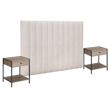 Cabecero tapizado beige con costuras verticales y dos mesitas de noche madera natural con estructura metálica negra