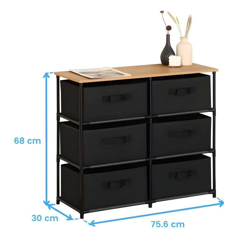 Comoda con 6 cajones negros y tapa de madera clara sobre estructura metalica negra con decoracion de floreros y revista encima