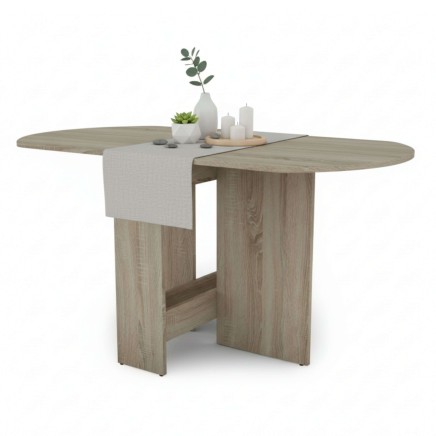 Mesa de comedor ovalada en madera clara con base de paneles y camino de tela beige