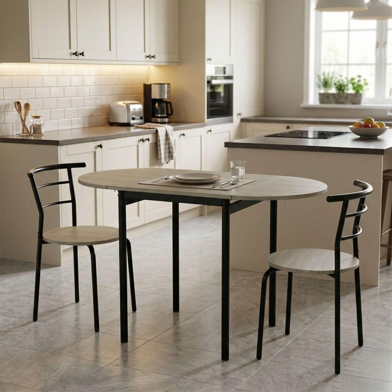 Conjunto de comedor con mesa ovalada extensible tablero roble y patas negras y dos sillas respaldo curvo asiento madera en ambie