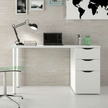 Escritorio blanco con tres cajones y superficie amplia en ambiente de oficina moderna con lámpara articulada negra