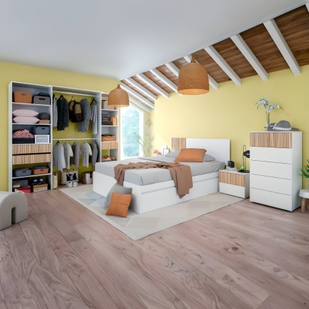 Dormitorio moderno con cama blanca y detalles en madera y naranja en ambiente de diseño contemporáneo