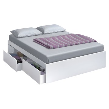 Cama blanca con cajones de almacenamiento y colchón gris con manta de rayas moradas y almohadas blancas