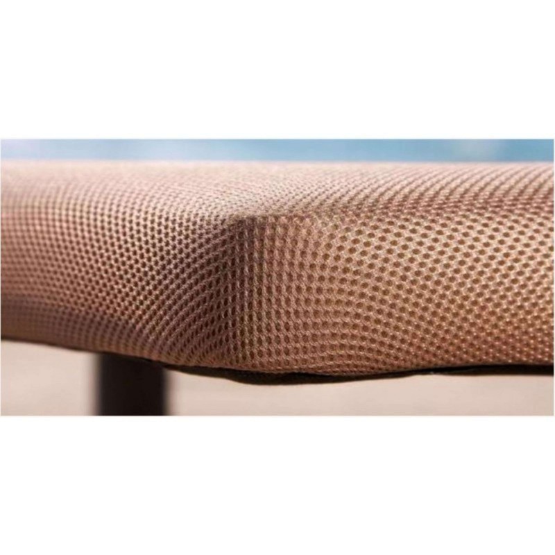 Detalle de tapizado en tela beige con textura tejida y pespunte en mueble upholstered