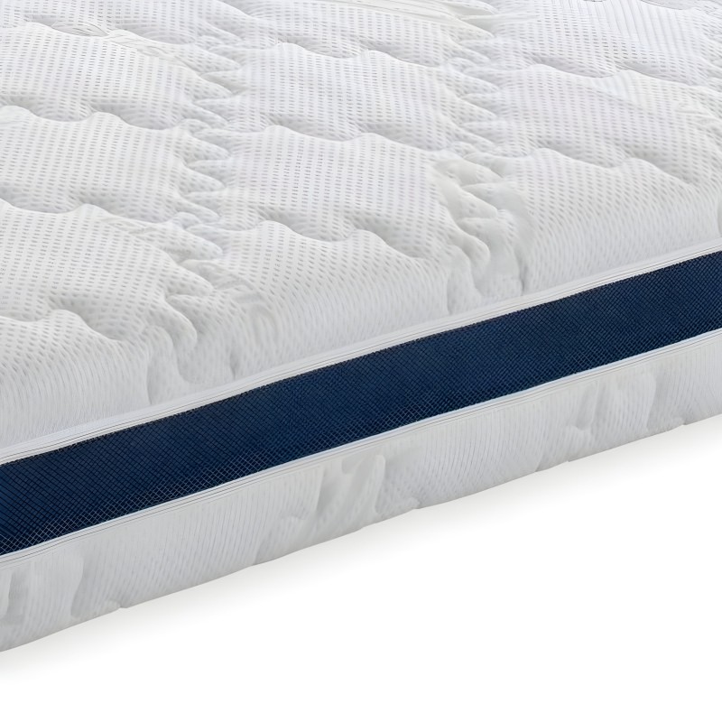 Detalle de colchón acolchado blanco con banda lateral azul marino y textura waffle