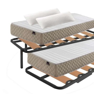 Cama nido doble con colchones acolchados beige y estructura metálica negra con somier de madera