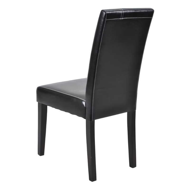 Silla de comedor tapizada en cuero negro con costuras decorativas y patas de madera oscura