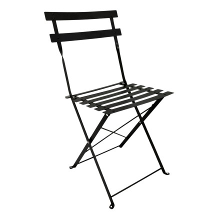 Silla plegable de metal negro con respaldo y asiento de listones metálicos sobre estructura de tubo doblado